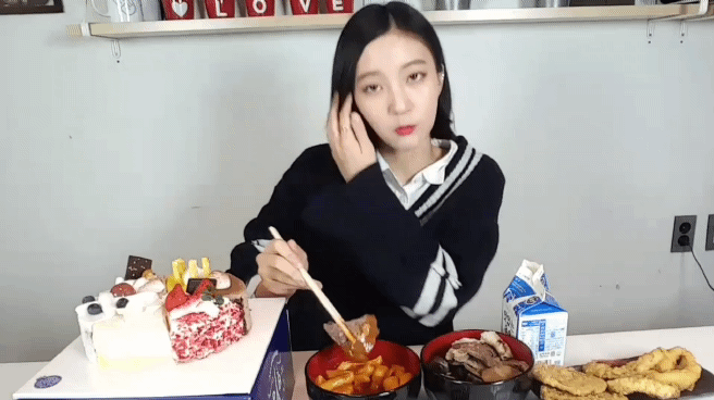 우유 마시는 오마이걸 비니 | 인스티즈