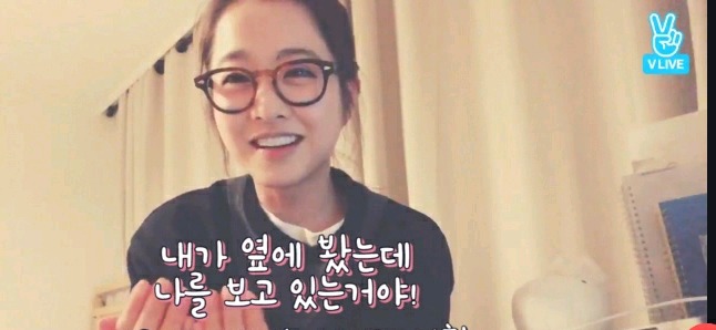 지하철 탔는데 옆자리에 본인 영상보는 시민을 만난 박보영 | 인스티즈