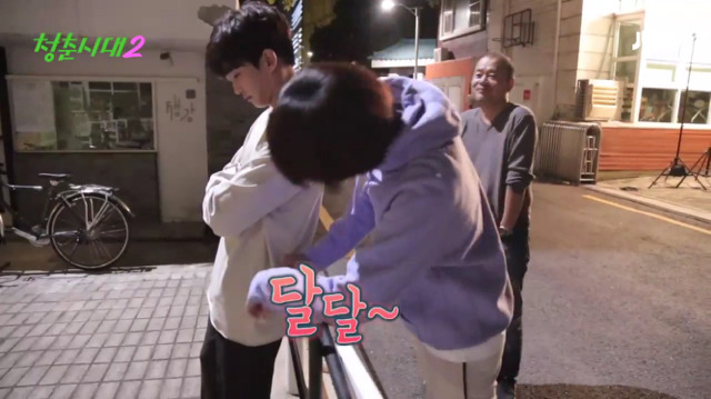 [청춘시대2] 본방보다 더 설레는 조장훈& 진명재완 키스신 메이킹.jpgif | 인스티즈