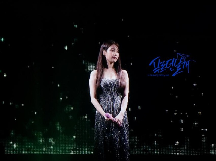 25일 아이유 홍콩콘서트 사진 + 밤편지 광동어 ver | 인스티즈