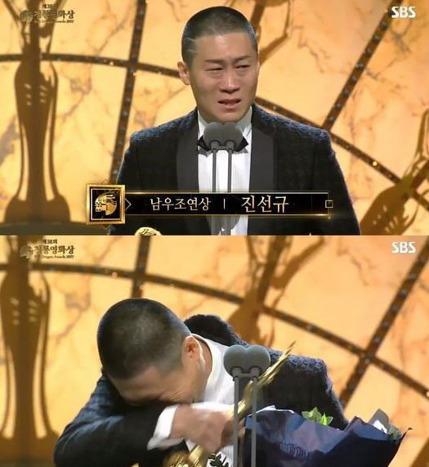 뭐이라늬? 내가 호구로 보이늬? | 인스티즈