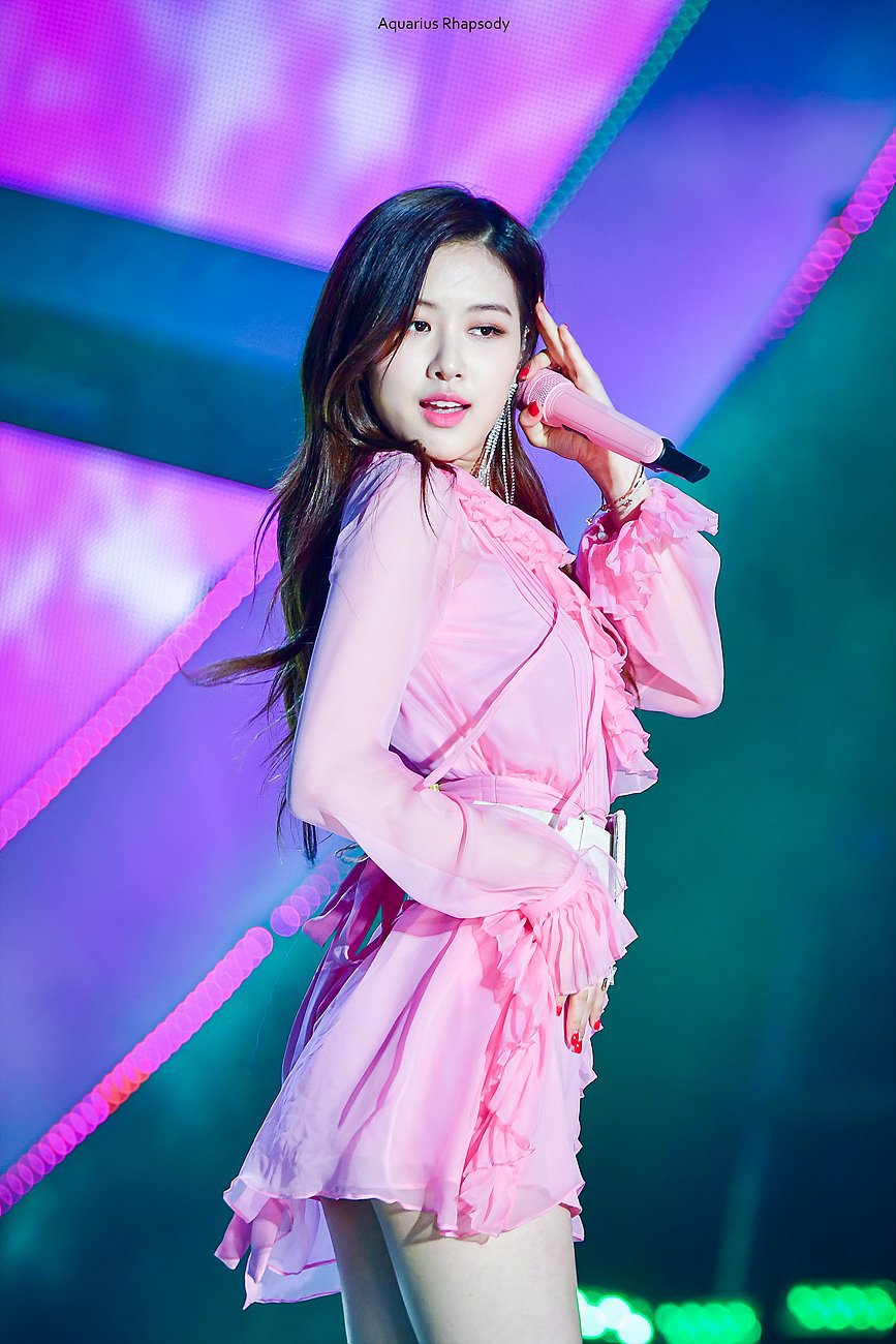 블랙핑크 로제 하늘거리는 핑크 원피스 | 인스티즈