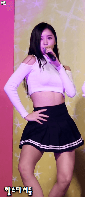 옷이 너무 작은 헬로비너스 유영.gif | 인스티즈