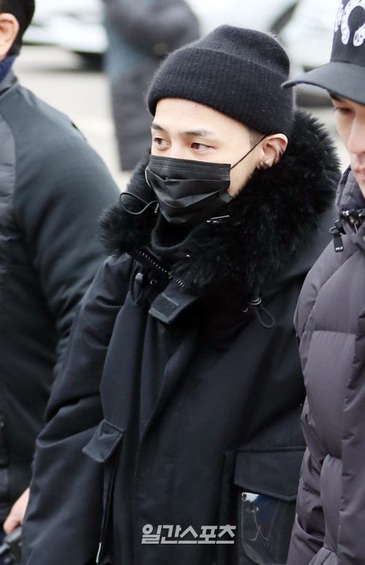 웃으면서 입대하는 지드래곤 모습.jpgif | 인스티즈