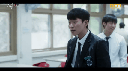 [구해줘] 실제로 아팠을 것 같은 학폭 가해자한테 풀스윙 날리는 여주.gif | 인스티즈