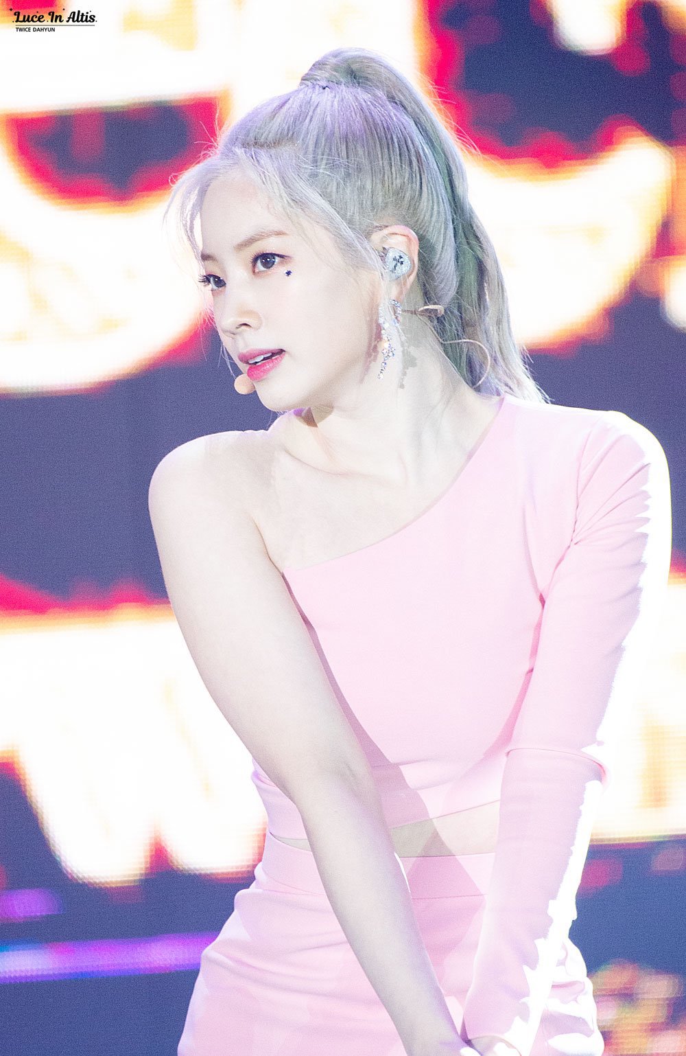 백금발머리도 잘어울리는 최근 다현이.jpg | 인스티즈