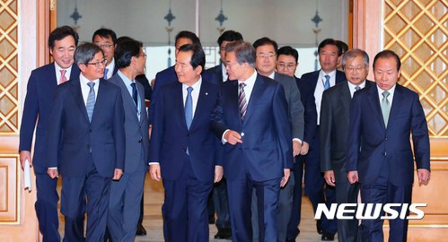 문재인 대통령님과 5부 인사 오찬.jpg | 인스티즈