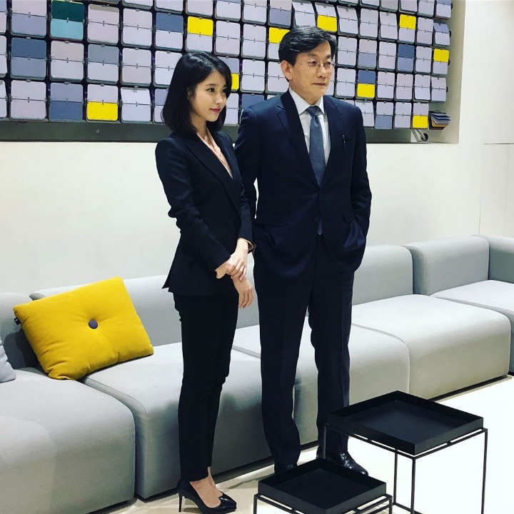 손석희 : 밖에 아이유씨가 기다리고 있습니다 | 인스티즈