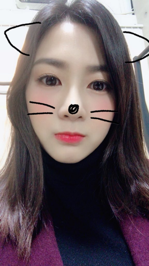 팬이 사진올려달라고하자 바로 반응한 하영이.jpg | 인스티즈
