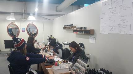 공짜에 경품은 덤 .. 선수촌 식당 뺨치게 붐비는 미용실·한복체험관 | 인스티즈