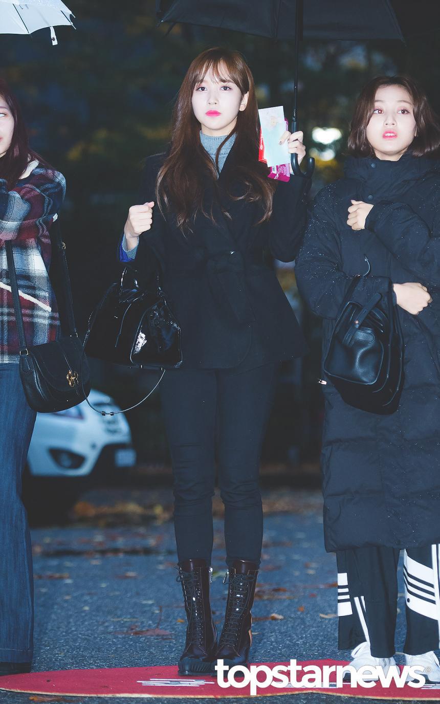 181109 묘이 미나 뮤직뱅크 출근길 | 인스티즈