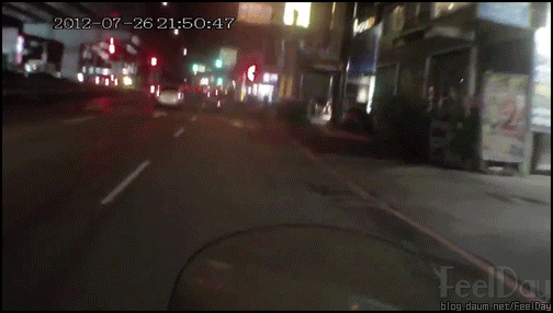 핫팬츠 스쿠터녀.gif | 인스티즈
