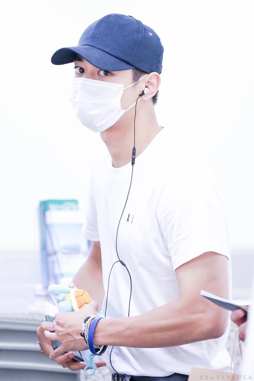 [샤이니] 화이트티셔츠를 입은 민호 | 인스티즈
