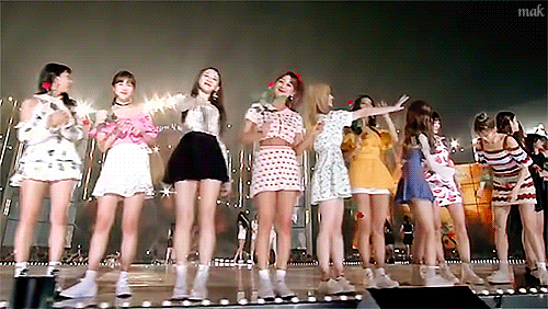 어제자 코뮤페에 똥머리하고 나타난 트와이스 정연.gif | 인스티즈