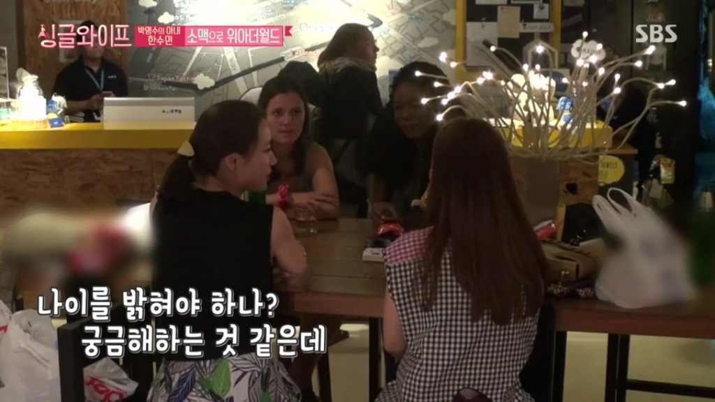 [싱글와이프] 한수민 나이를 듣고 놀라는 외국인 | 인스티즈