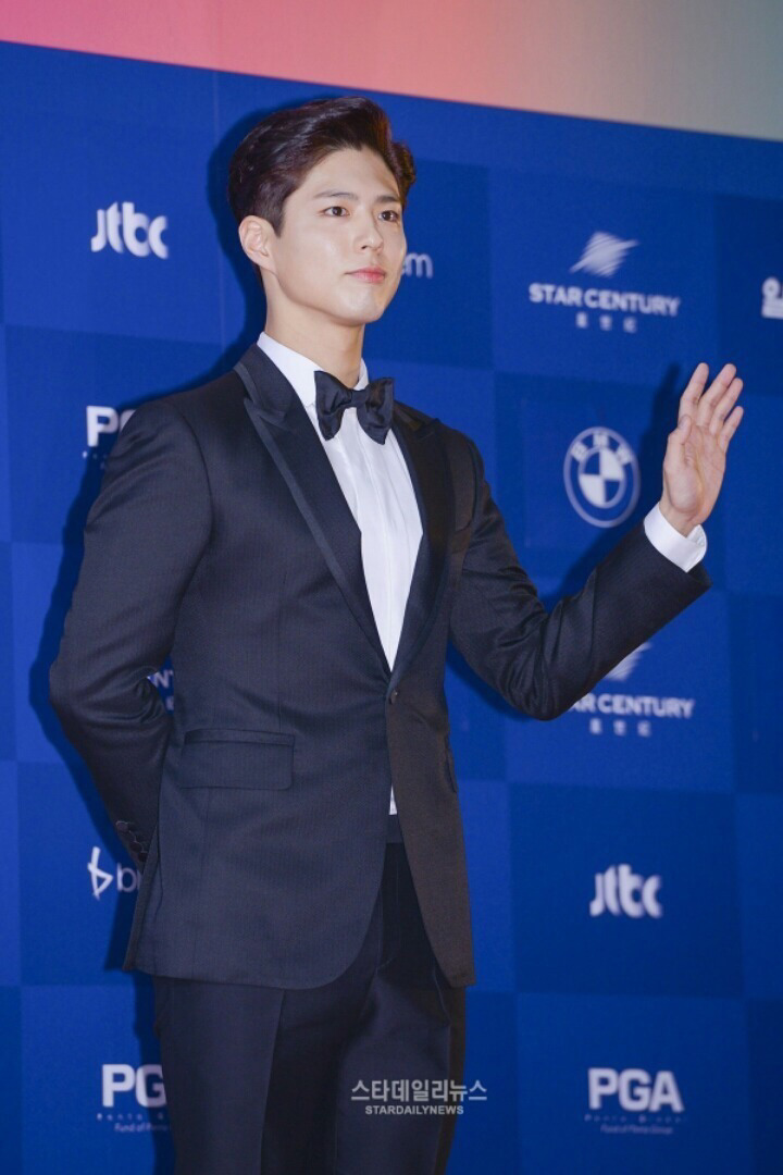 남배우치고 다양한 코디 시도하는 박보검 스타일리스트.jpg | 인스티즈